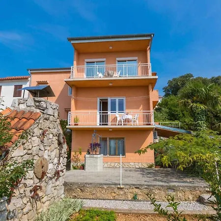 Two-bedroom In Xii Lejlighed