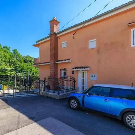 Two-bedroom In Xii Lejlighed